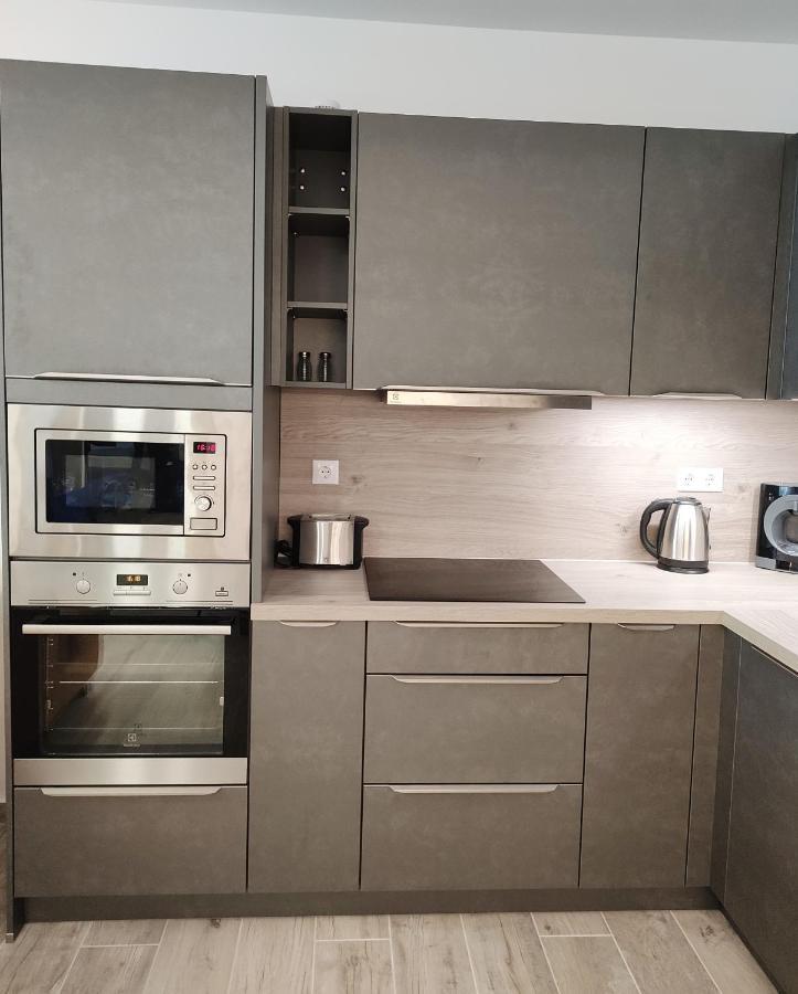 Royal Relax Apartman เคสเท ภายนอก รูปภาพ