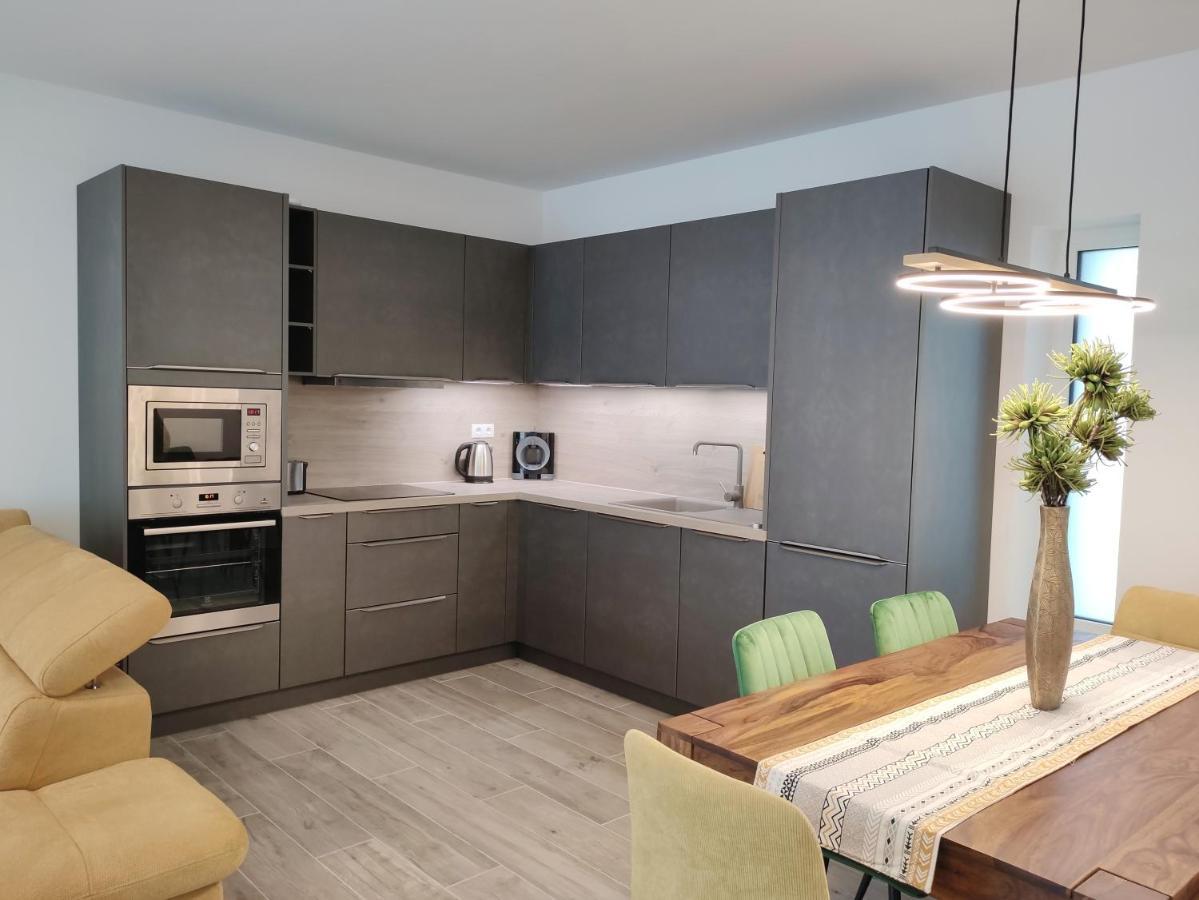 Royal Relax Apartman เคสเท ภายนอก รูปภาพ