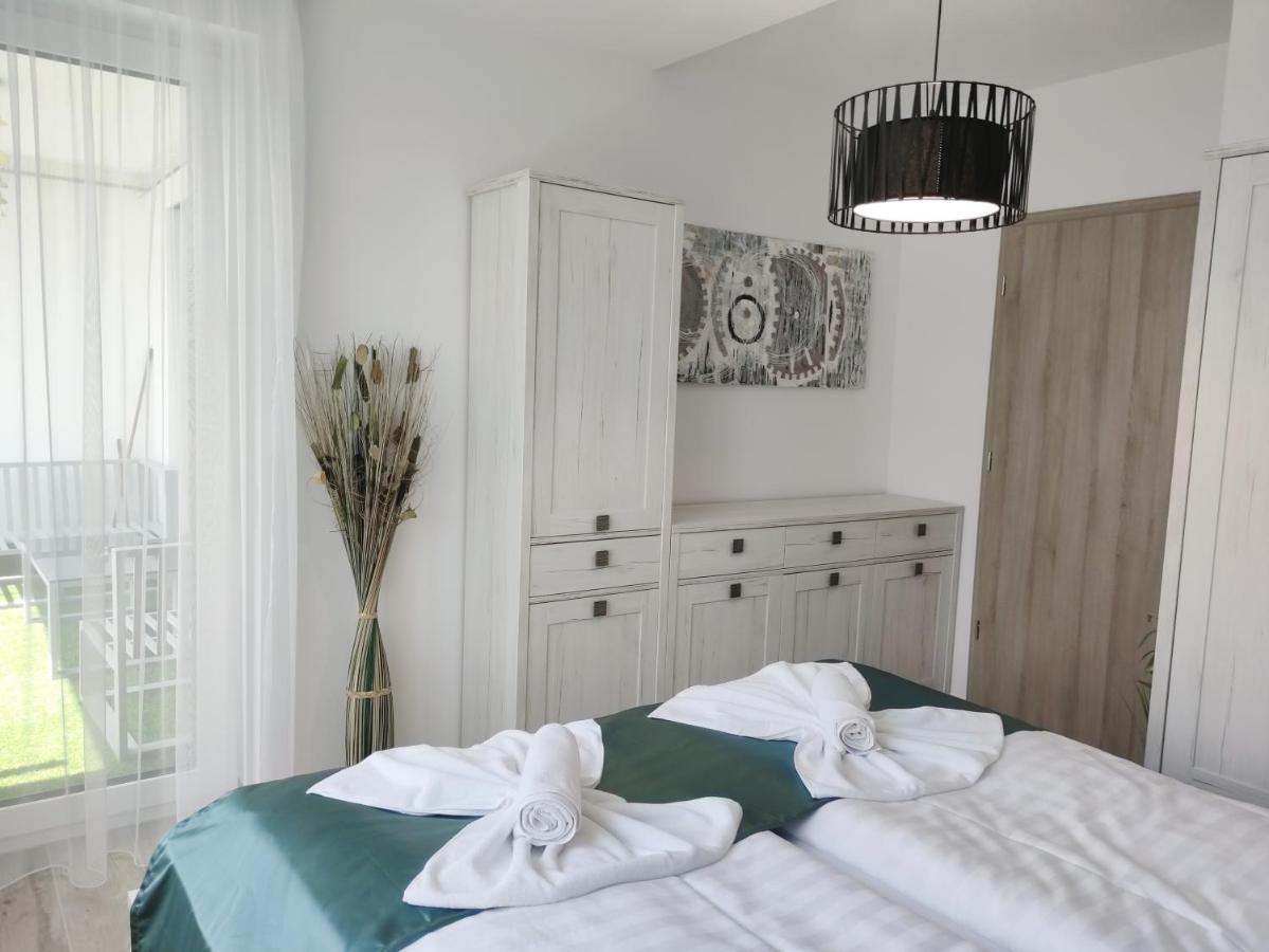 Royal Relax Apartman เคสเท ภายนอก รูปภาพ
